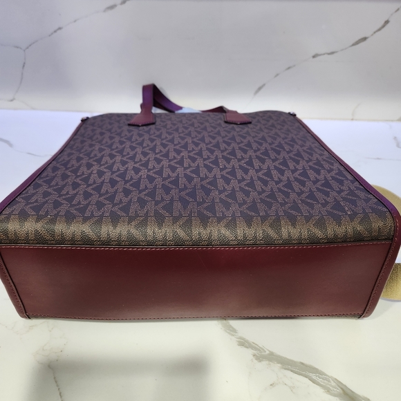 Michael Kors Maple Large NS Signature Tote. NWT - Picture 4 of 12